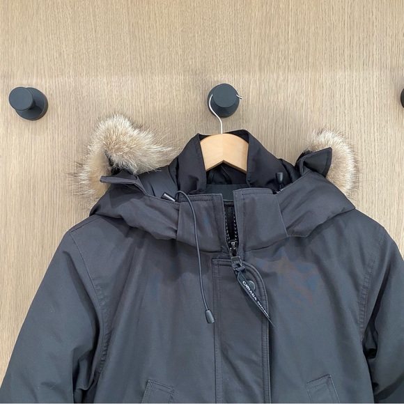 Trillium parka by Canada Goose - Picture 6 of 17